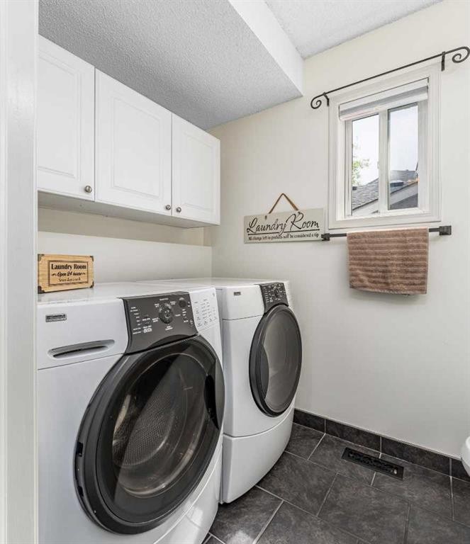 381 Hidden Valley Manor Nw, Calgary, AB - Indoor Photo Showing Laundry Room