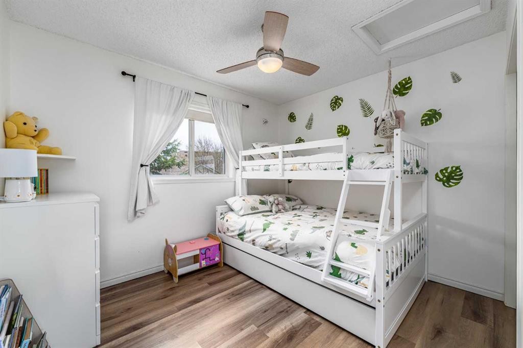 381 Hidden Valley Manor Nw, Calgary, AB - Indoor Photo Showing Bedroom