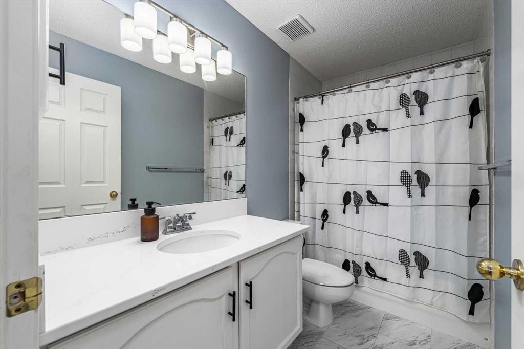 381 Hidden Valley Manor Nw, Calgary, AB - Indoor Photo Showing Bathroom