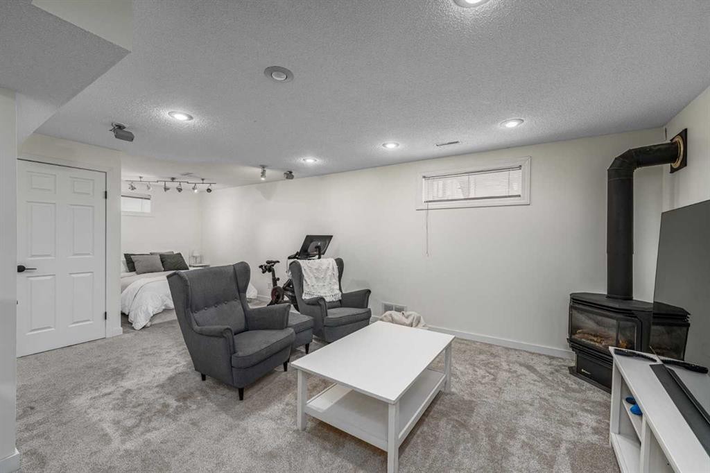 381 Hidden Valley Manor Nw, Calgary, AB - Indoor