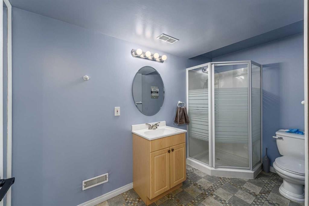 381 Hidden Valley Manor Nw, Calgary, AB - Indoor Photo Showing Bathroom