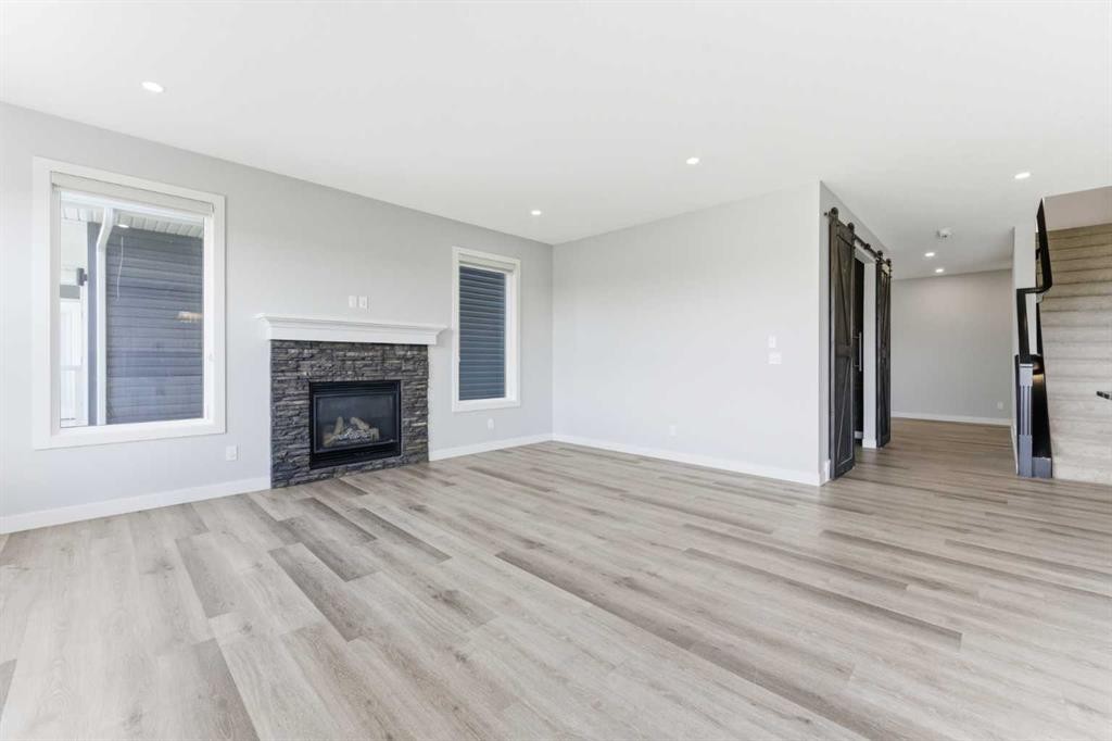 40 Evansfield Manor Nw, Calgary, AB - Indoor Photo Showing Living Room With Fireplace