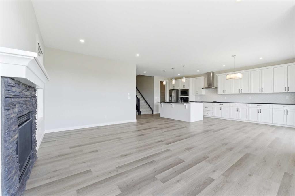 40 Evansfield Manor Nw, Calgary, AB - Indoor Photo Showing Kitchen With Fireplace