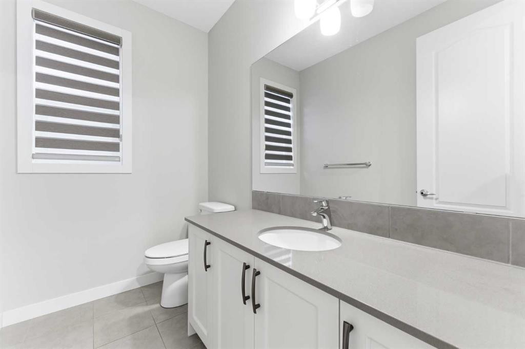 40 Evansfield Manor Nw, Calgary, AB - Indoor Photo Showing Bathroom
