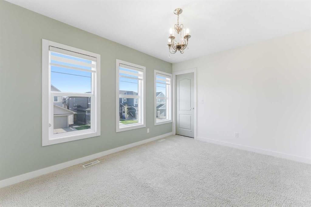 40 Evansfield Manor Nw, Calgary, AB - Indoor Photo Showing Other Room
