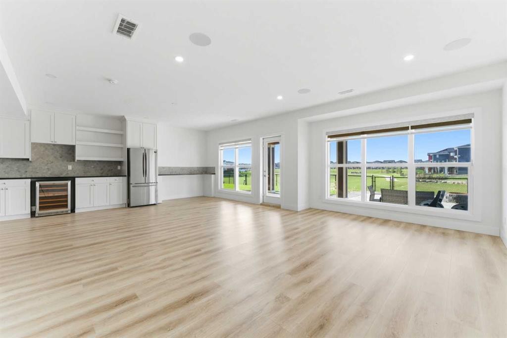 40 Evansfield Manor Nw, Calgary, AB - Indoor Photo Showing Kitchen With Upgraded Kitchen
