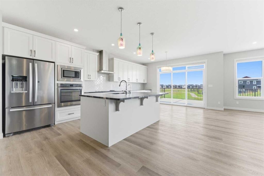 40 Evansfield Manor Nw, Calgary, AB - Indoor Photo Showing Kitchen With Upgraded Kitchen