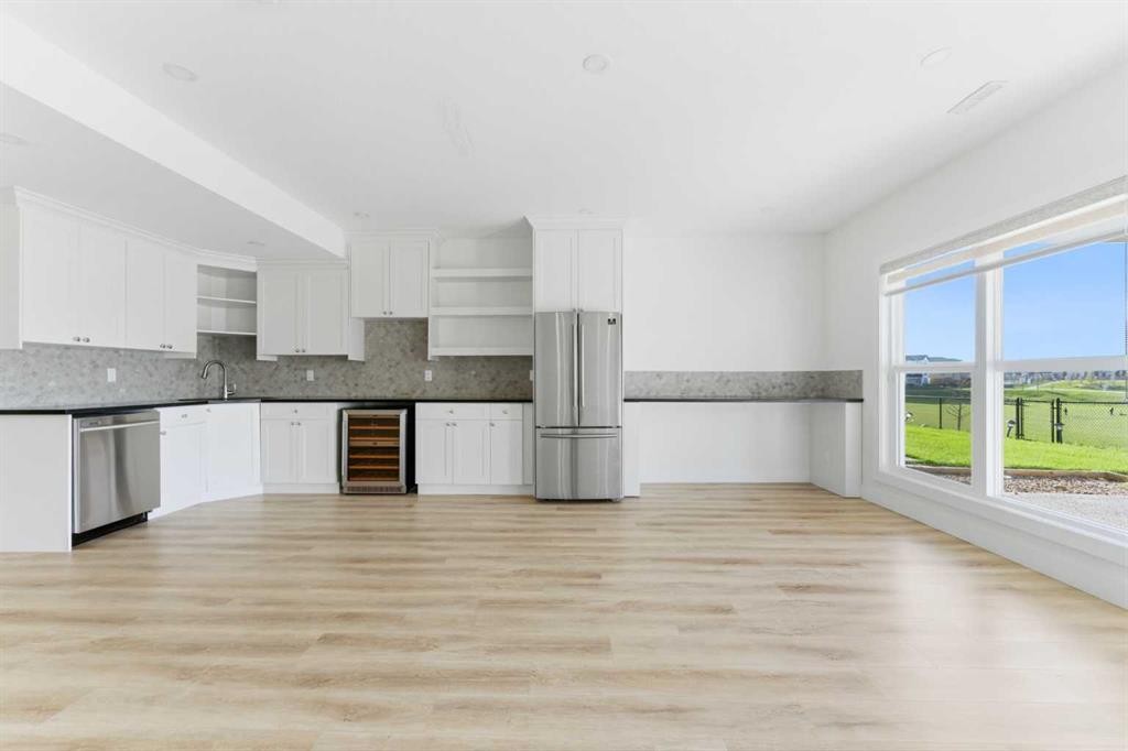 40 Evansfield Manor Nw, Calgary, AB - Indoor Photo Showing Kitchen With Upgraded Kitchen
