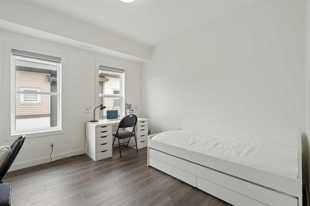 122 Spring Creek Common Sw, Calgary, AB - Indoor Photo Showing Bedroom