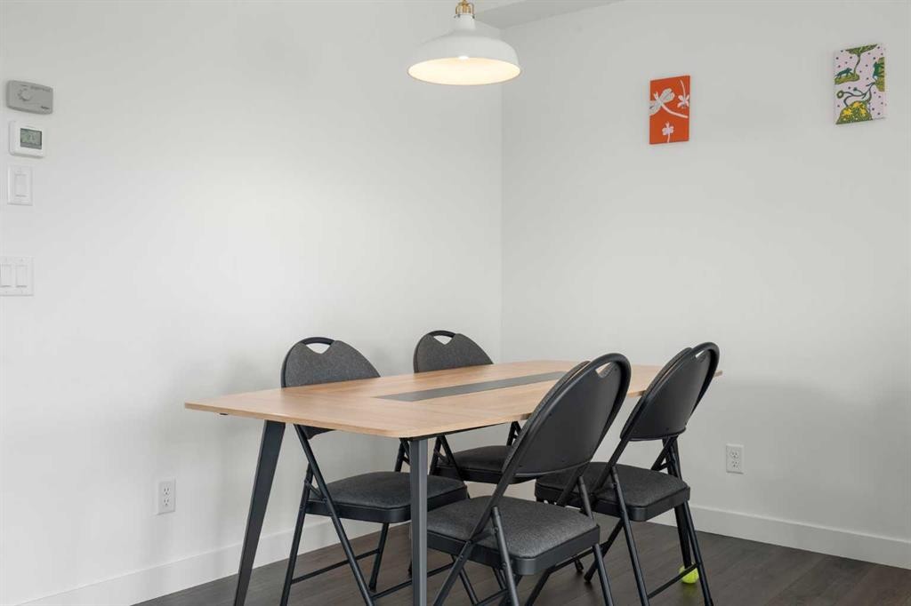 122 Spring Creek Common Sw, Calgary, AB - Indoor Photo Showing Dining Room