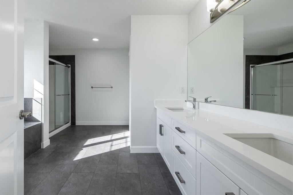 67 Amber View, Balzac, AB - Indoor Photo Showing Bathroom