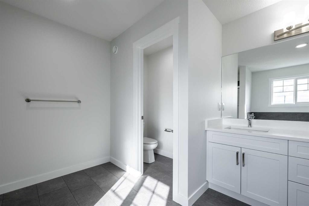 67 Amber View, Balzac, AB - Indoor Photo Showing Bathroom