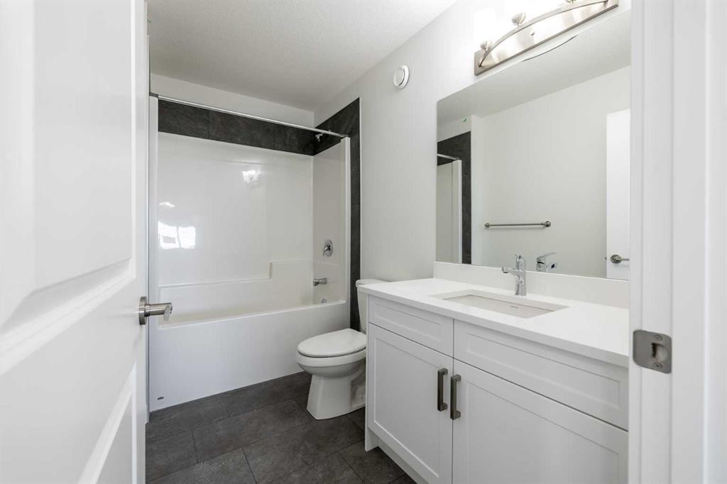 67 Amber View, Balzac, AB - Indoor Photo Showing Bathroom