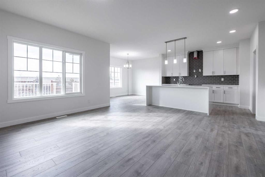 67 Amber View, Balzac, AB - Indoor Photo Showing Kitchen