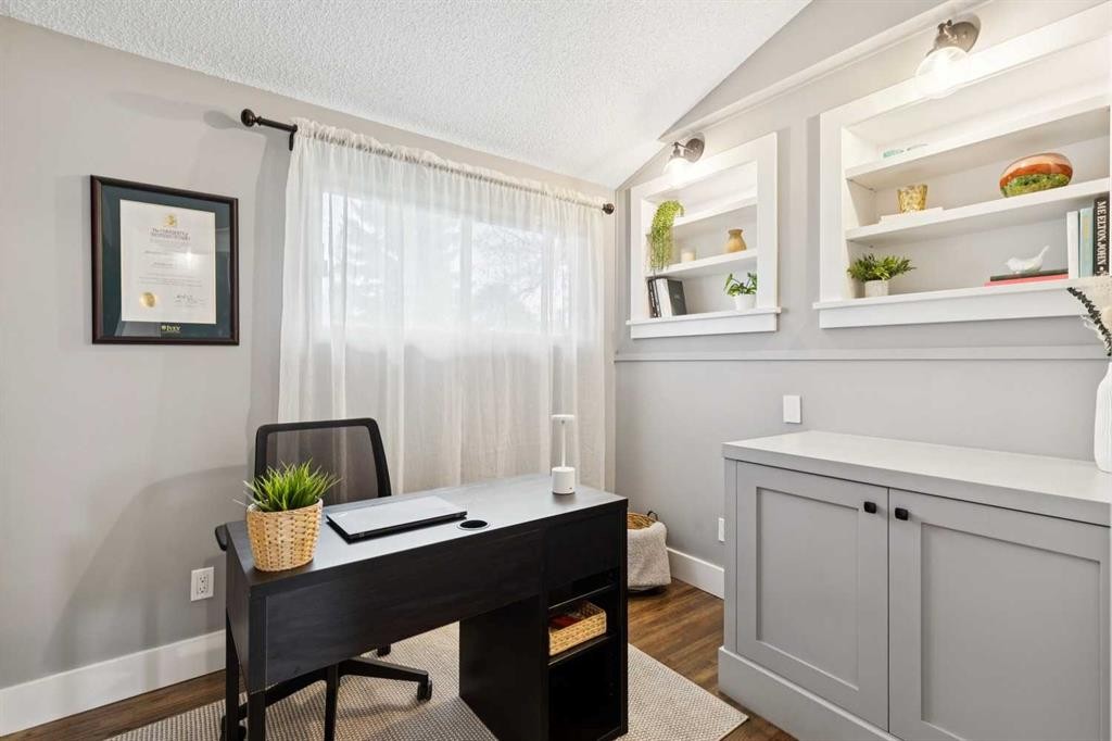 162 Fyffe Road Se, Calgary, AB - Indoor Photo Showing Office