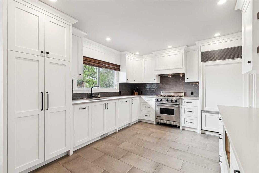 162 Fyffe Road Se, Calgary, AB - Indoor Photo Showing Kitchen