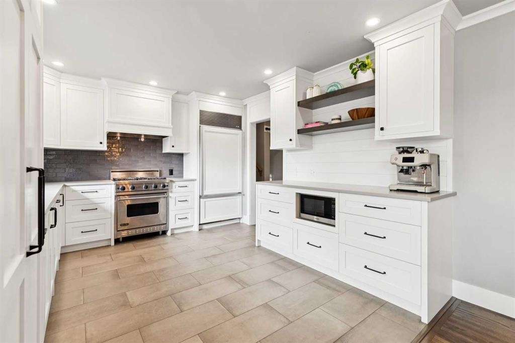 162 Fyffe Road Se, Calgary, AB - Indoor Photo Showing Kitchen With Upgraded Kitchen
