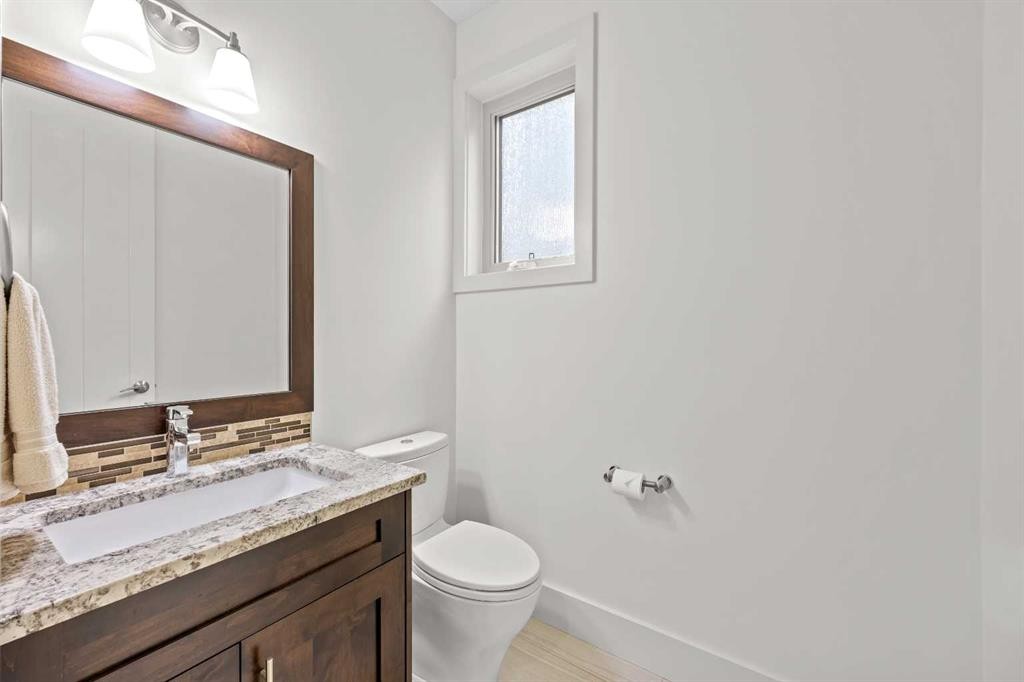 89 Evergreen Mount Sw, Calgary, AB - Indoor Photo Showing Bathroom