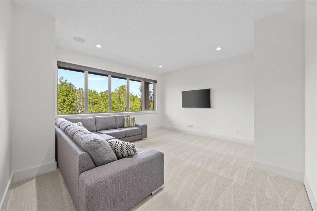 89 Evergreen Mount Sw, Calgary, AB - Indoor Photo Showing Living Room