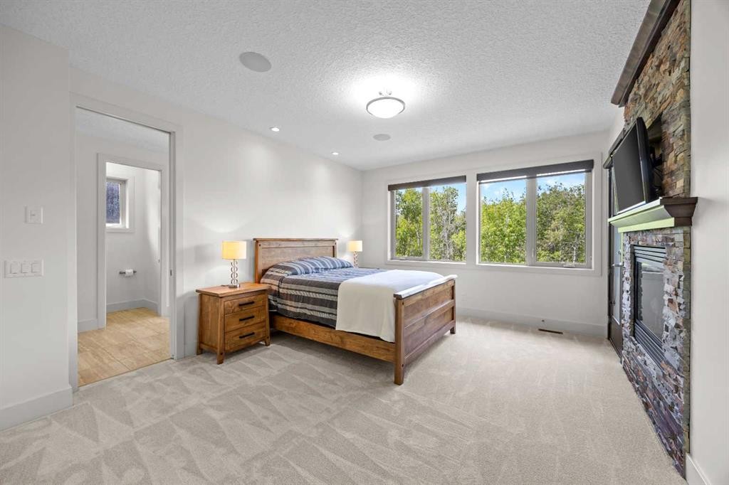 89 Evergreen Mount Sw, Calgary, AB - Indoor Photo Showing Bedroom