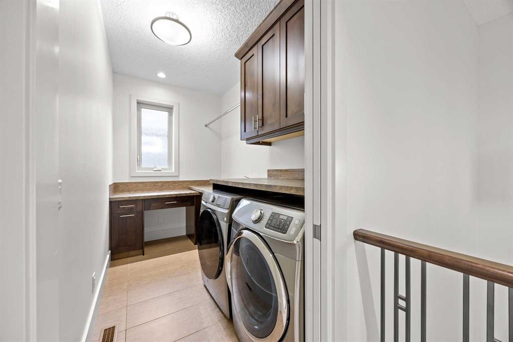 89 Evergreen Mount Sw, Calgary, AB - Indoor Photo Showing Laundry Room