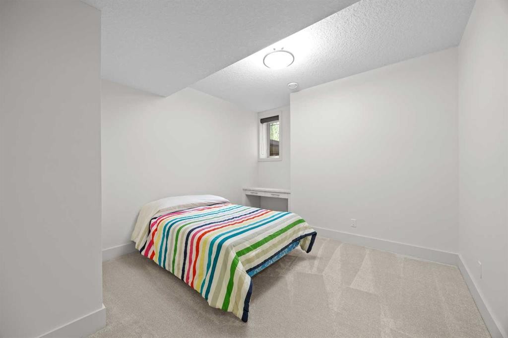 89 Evergreen Mount Sw, Calgary, AB - Indoor Photo Showing Bedroom
