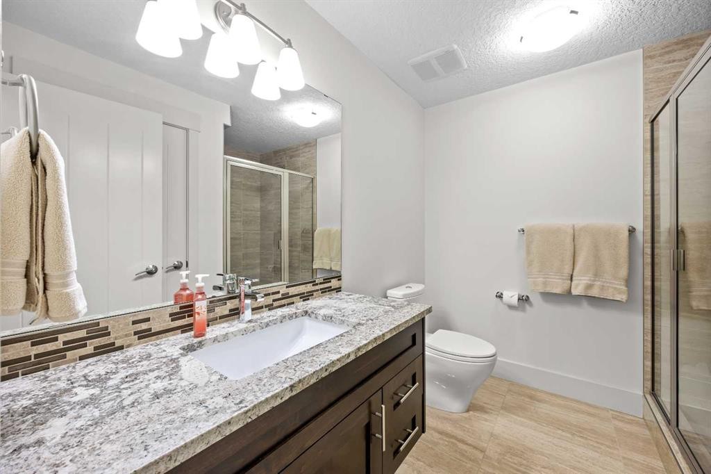 89 Evergreen Mount Sw, Calgary, AB - Indoor Photo Showing Bathroom