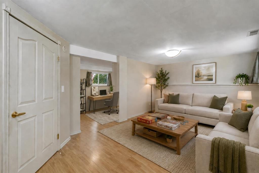 8432 Elbow Drive Sw, Calgary, AB - Indoor Photo Showing Other Room