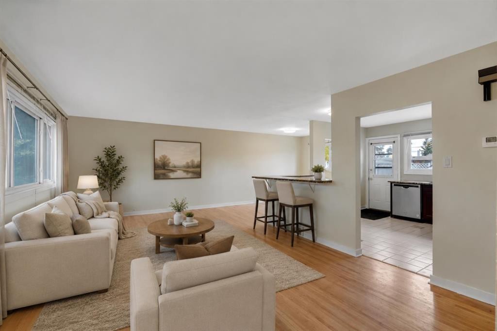 8432 Elbow Drive Sw, Calgary, AB - Indoor Photo Showing Other Room