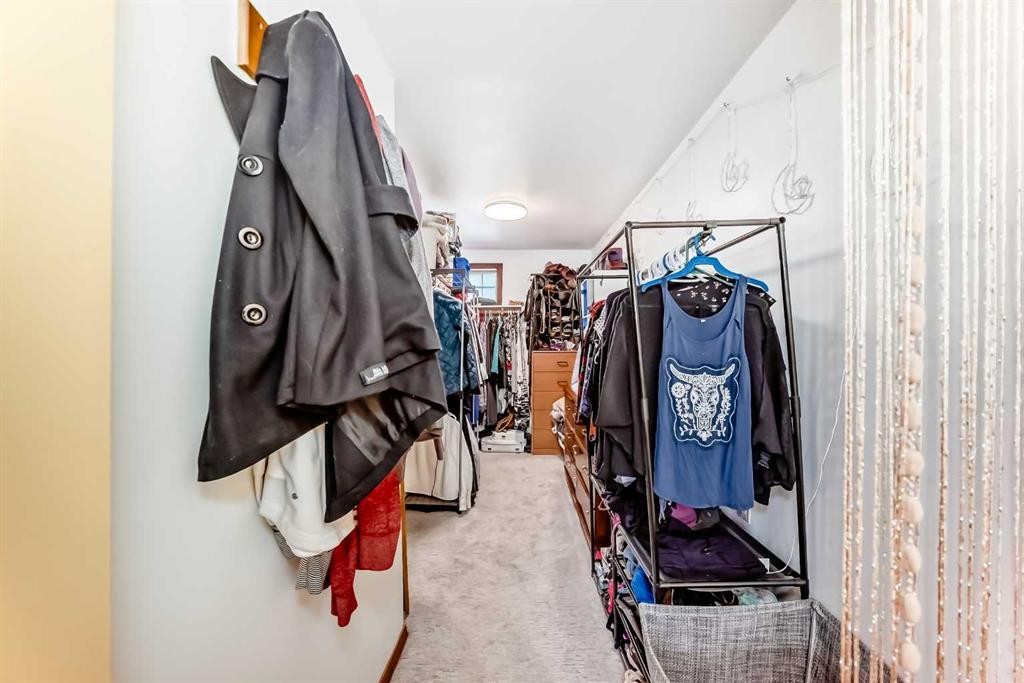 5539 Dalhart Road Nw, Calgary, AB - Indoor With Storage