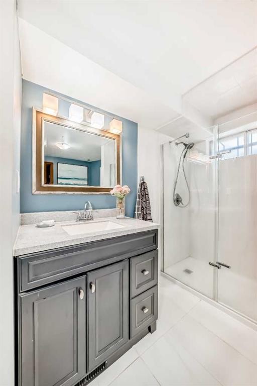 5539 Dalhart Road Nw, Calgary, AB - Indoor Photo Showing Bathroom