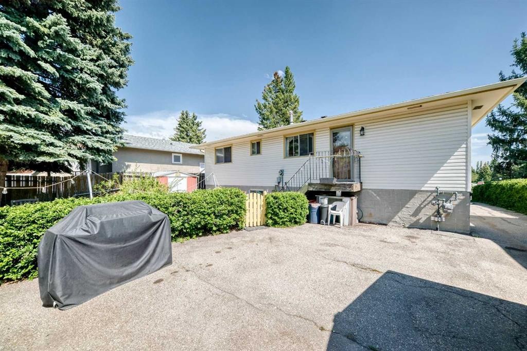 5539 Dalhart Road Nw, Calgary, AB - Outdoor