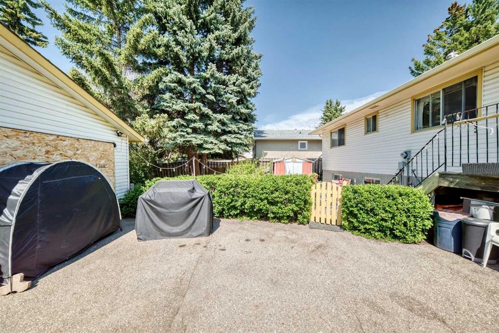 5539 Dalhart Road Nw, Calgary, AB - Outdoor With Exterior