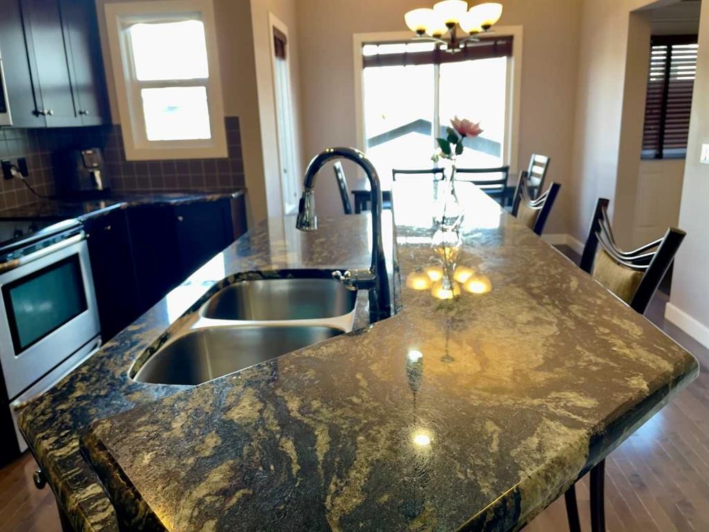 209 Evansdale Landing Nw, Calgary, AB - Indoor Photo Showing Kitchen With Double Sink