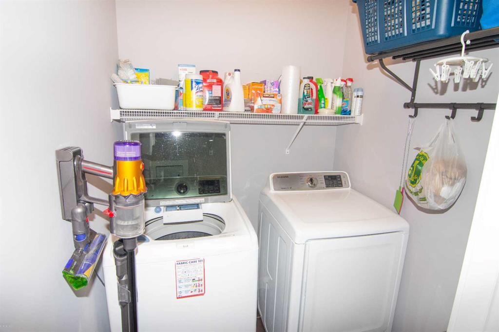 209 Evansdale Landing Nw, Calgary, AB - Indoor Photo Showing Laundry Room