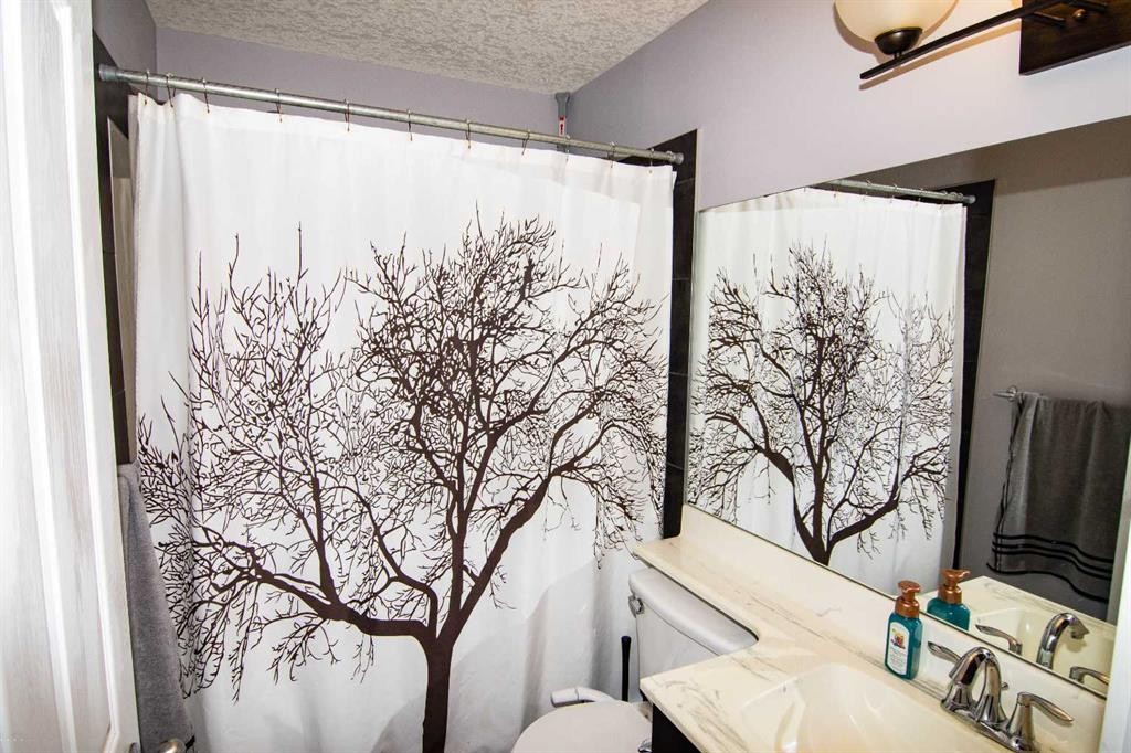 209 Evansdale Landing Nw, Calgary, AB - Indoor Photo Showing Bathroom
