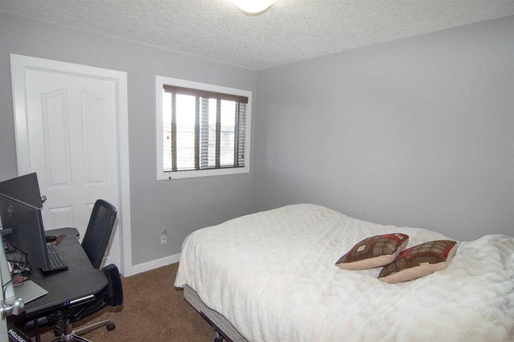 209 Evansdale Landing Nw, Calgary, AB - Indoor Photo Showing Bedroom