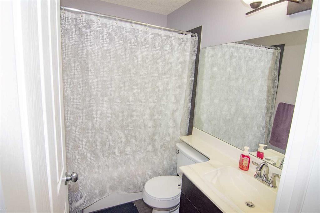 209 Evansdale Landing Nw, Calgary, AB - Indoor Photo Showing Bathroom