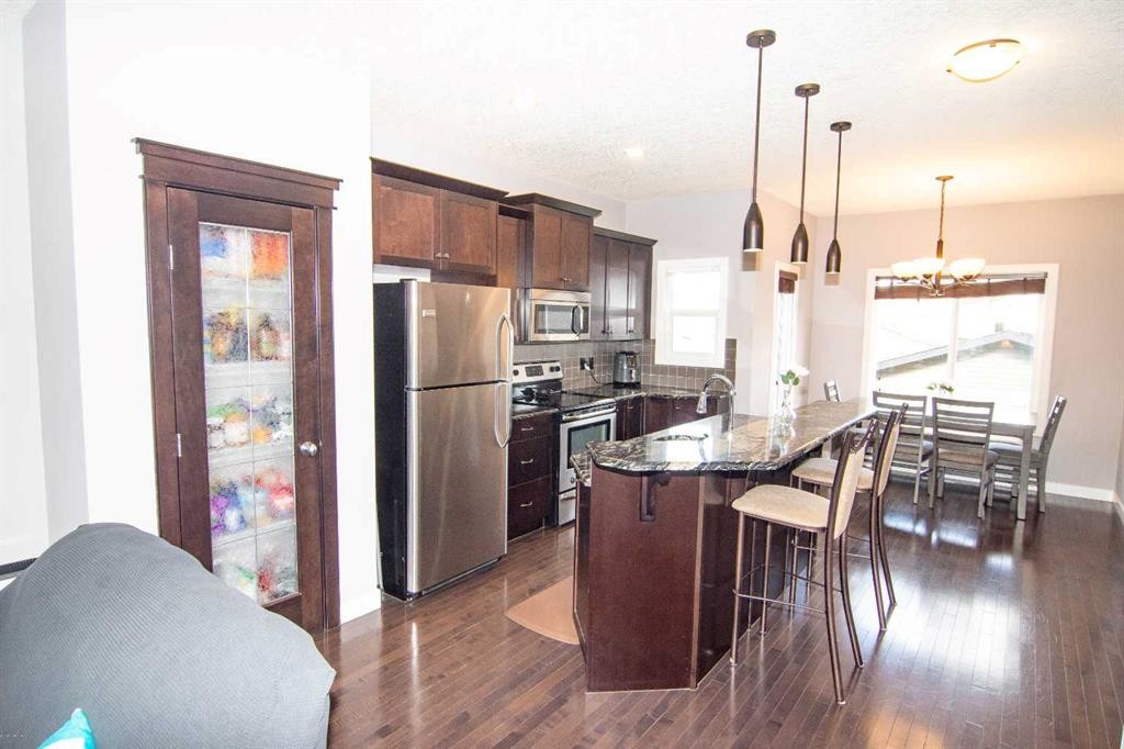 209 Evansdale Landing Nw, Calgary, AB - Indoor Photo Showing Kitchen With Stainless Steel Kitchen With Upgraded Kitchen