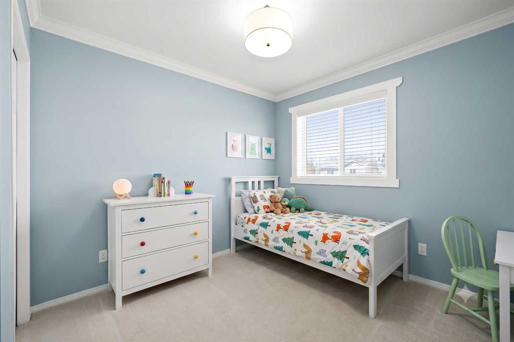 86 Everwillow Circle Sw, Calgary, AB - Indoor Photo Showing Bedroom