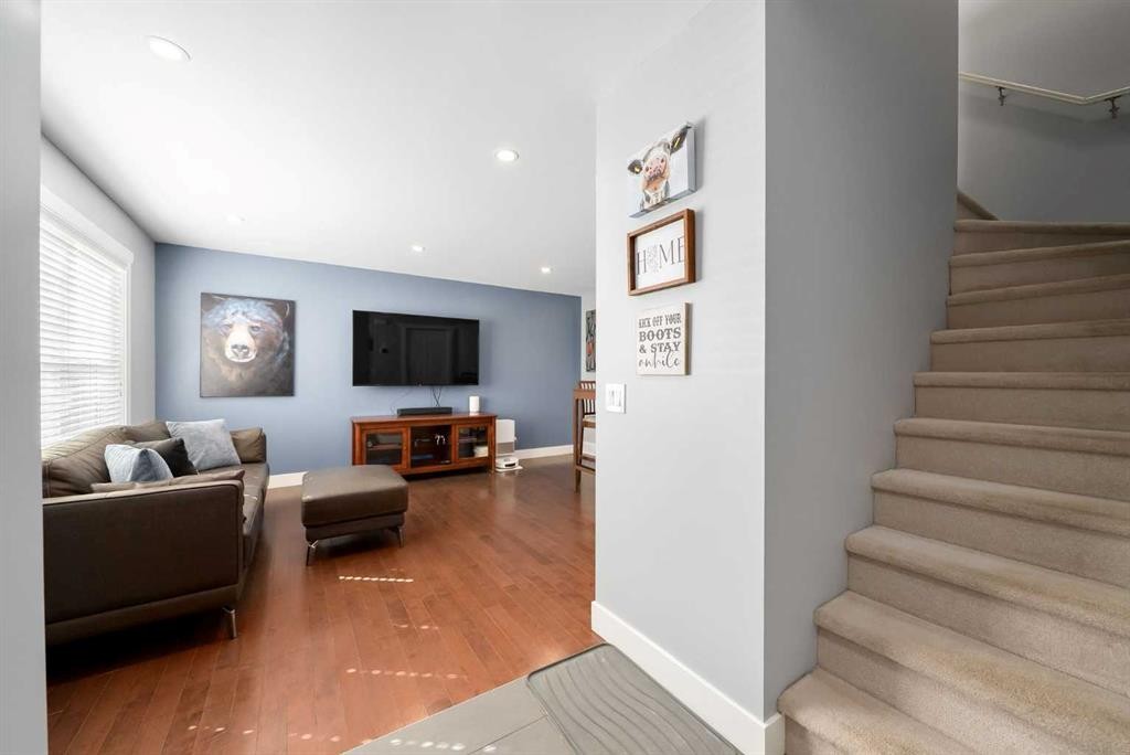 86 Everwillow Circle Sw, Calgary, AB - Indoor Photo Showing Other Room
