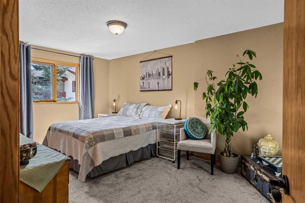 12-9 Blackrock Crescent West, Canmore, AB - Indoor Photo Showing Bedroom