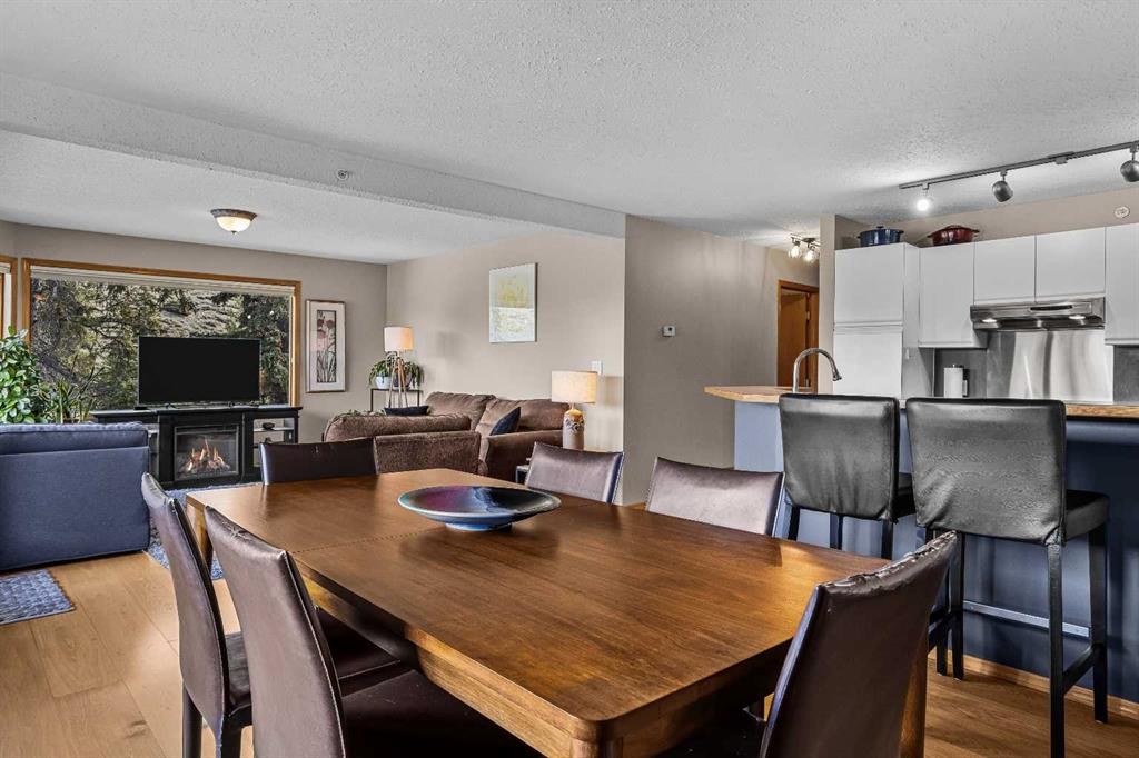 12-9 Blackrock Crescent West, Canmore, AB - Indoor Photo Showing Dining Room