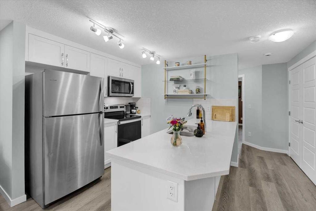 216-474 Seton Circle Se, Calgary, AB - Indoor Photo Showing Kitchen