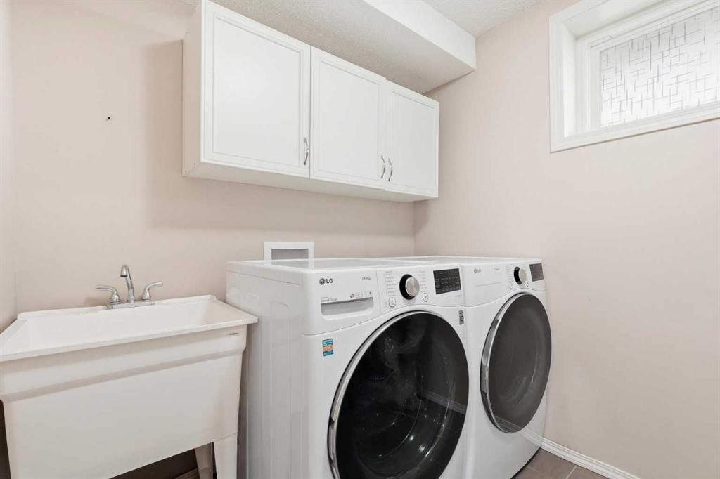 78 Everglen Way Sw, Calgary, AB - Indoor Photo Showing Laundry Room