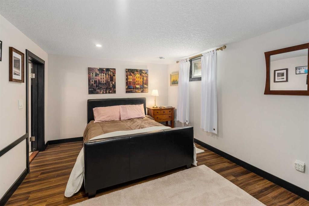 3035 4 Street Sw, Calgary, AB - Indoor Photo Showing Bedroom