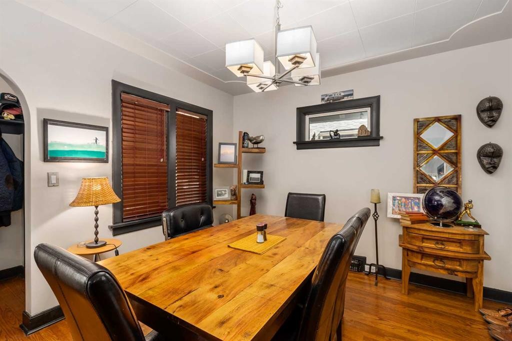 3035 4 Street Sw, Calgary, AB - Indoor Photo Showing Dining Room