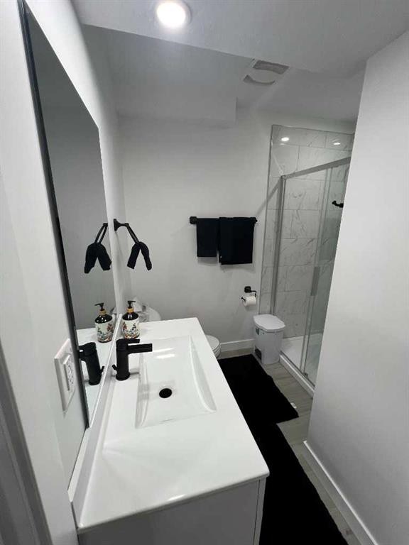 101-Dawson Drive, Chestermere, AB - Indoor Photo Showing Bathroom