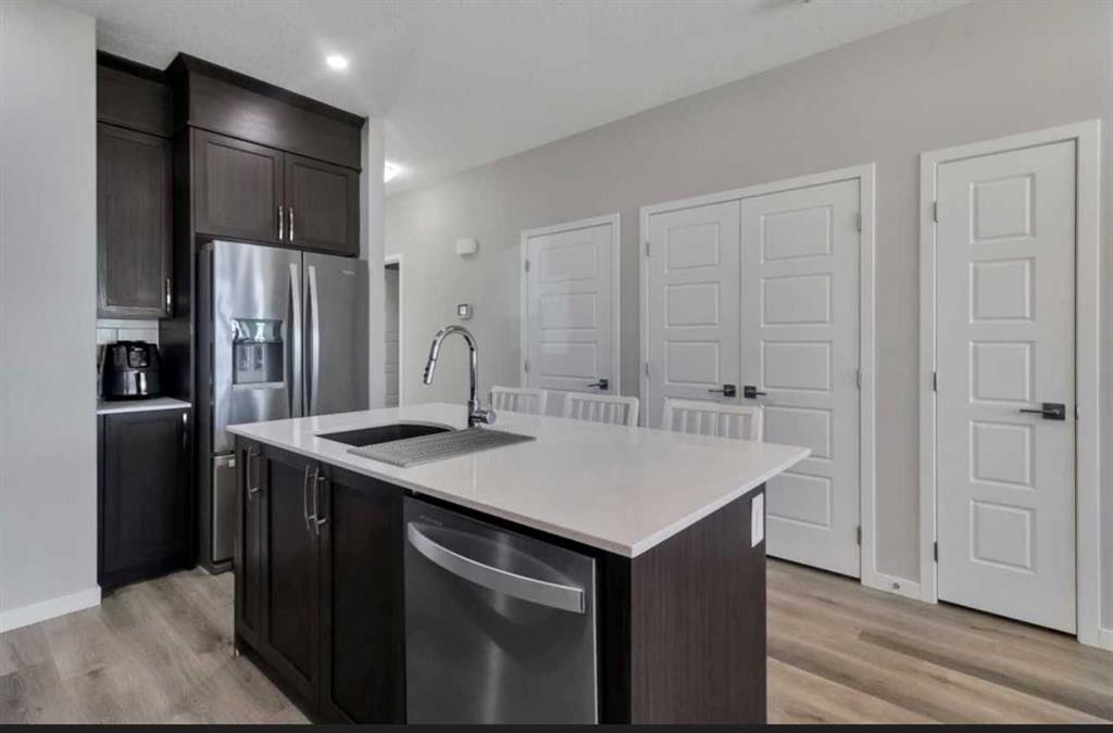 101-Dawson Drive, Chestermere, AB - Indoor Photo Showing Kitchen