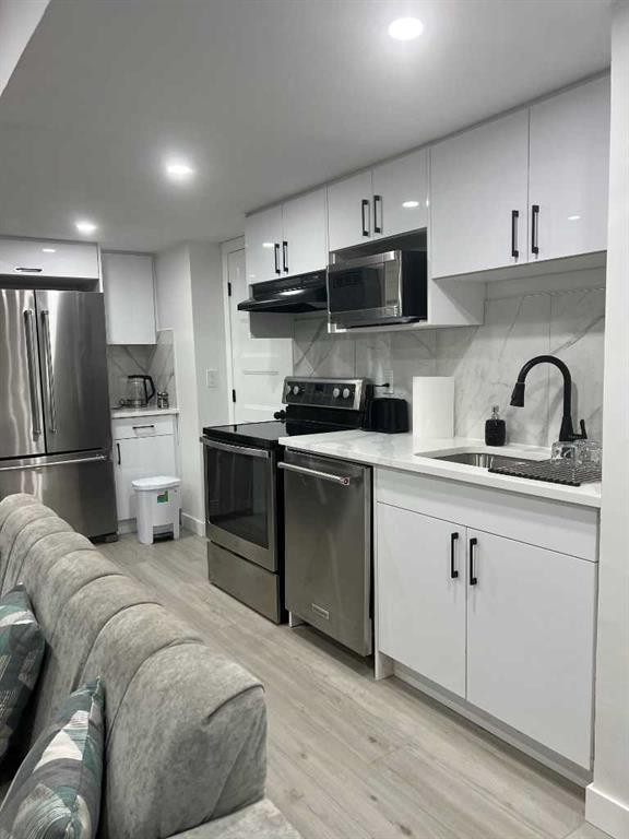 101-Dawson Drive, Chestermere, AB - Indoor Photo Showing Kitchen